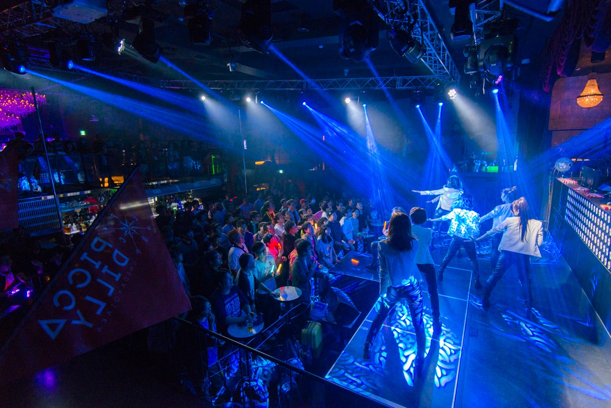 「LinQ Lady Super Live Tour 2014 Disco Night in Osaka」の様子。