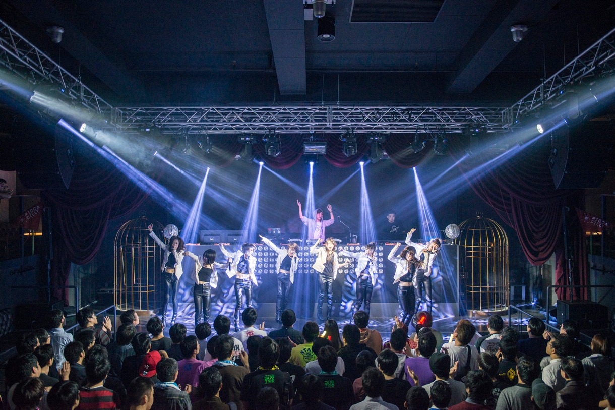 「LinQ Lady Super Live Tour 2014 Disco Night in Osaka」の様子。