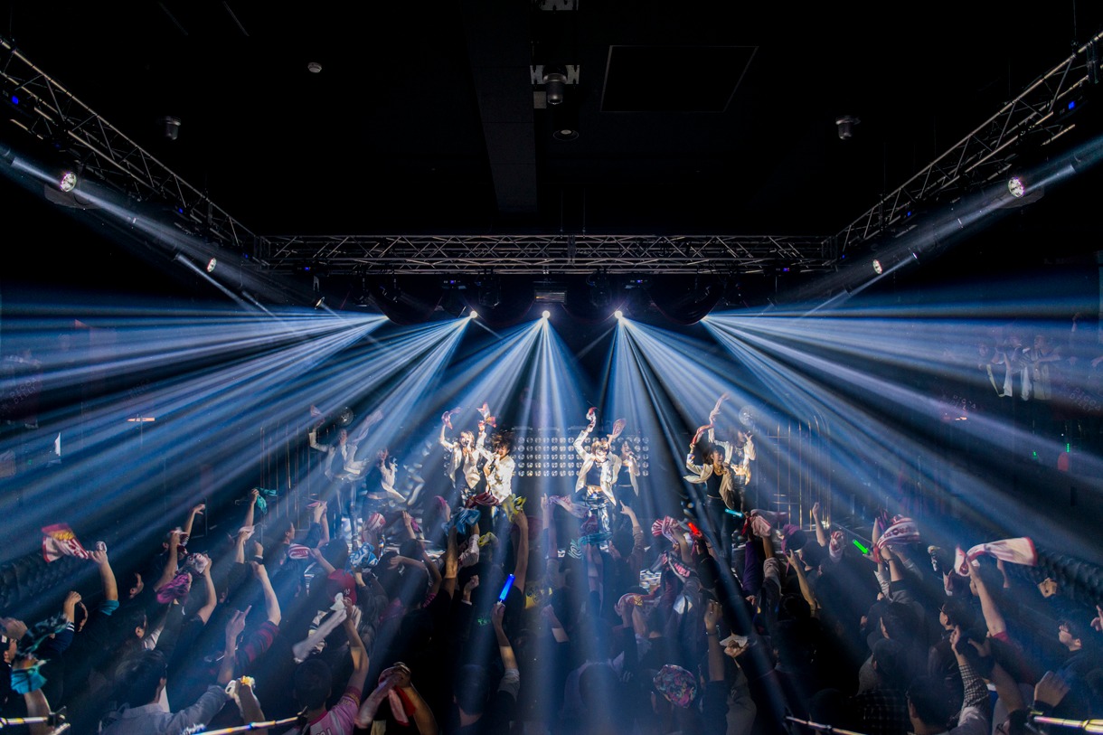 「LinQ Lady Super Live Tour 2014 Disco Night in Osaka」の様子。