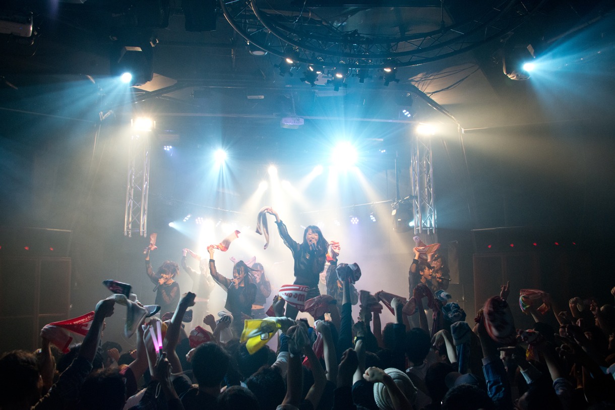 「LinQ Lady Super Live Tour 2014 Club Night in Tokyo」の様子。
