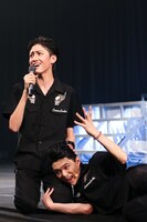 左から古川毅、志村玲於。