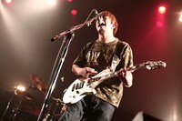 菊池信也（Vo, G / OVER ARM THROW）