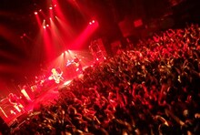 「J 2014 SPECIAL LIVE Akasaka BLITZ 5DAYS -LIKE A FIRE WHIRL-」最終日公演の様子。