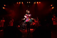 チャラン・ポ・ランタン「秋のゲシュタルト崩壊ツアー2014 ～シルク・ドゥ・チャランポ～」の様子。（撮影：三浦憲治）