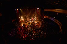 チャラン・ポ・ランタン「秋のゲシュタルト崩壊ツアー2014 ～シルク・ドゥ・チャランポ～」の様子。（撮影：三浦憲治）