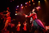 チャラン・ポ・ランタン「秋のゲシュタルト崩壊ツアー2014 ～シルク・ドゥ・チャランポ～」の様子。（撮影：三浦憲治）