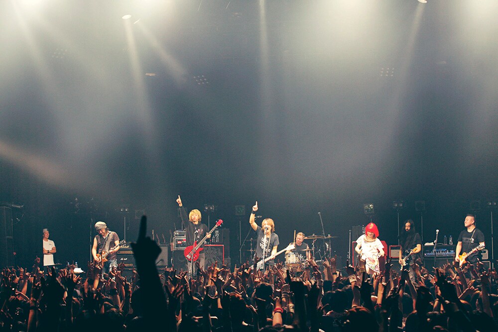 「J 2014 SPECIAL LIVE Akasaka BLITZ 5DAYS -LIKE A FIRE WHIRL-」初日公演の様子。