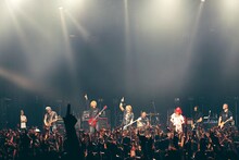 「J 2014 SPECIAL LIVE Akasaka BLITZ 5DAYS -LIKE A FIRE WHIRL-」初日公演の様子。