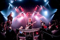 「J 2014 SPECIAL LIVE Akasaka BLITZ 5DAYS -LIKE A FIRE WHIRL-」2日目公演の様子。