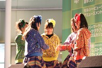 「『シャンプーハット』リリース記念フリーなライブ」大阪公演の様子。