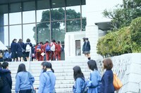 映画「幕が上がる」たこやきレインボーの出演シーン。(c)関西テレビ