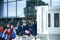 映画「幕が上がる」たこやきレインボーの出演シーン。(c)関西テレビ