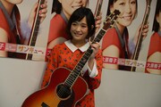 インストアイベント前に取材に応じる大原櫻子。