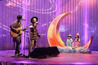 「どぅんつくぱ」に出演した吉田山田。 (c)フジテレビ