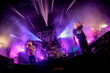 ROTTENGRAFFTY「15th Anniversary TOUR “ROTTENGRAFFTY”ONEMAN SERIES」東京・Zepp Tokyo公演の様子。（Photo by HayachiN）