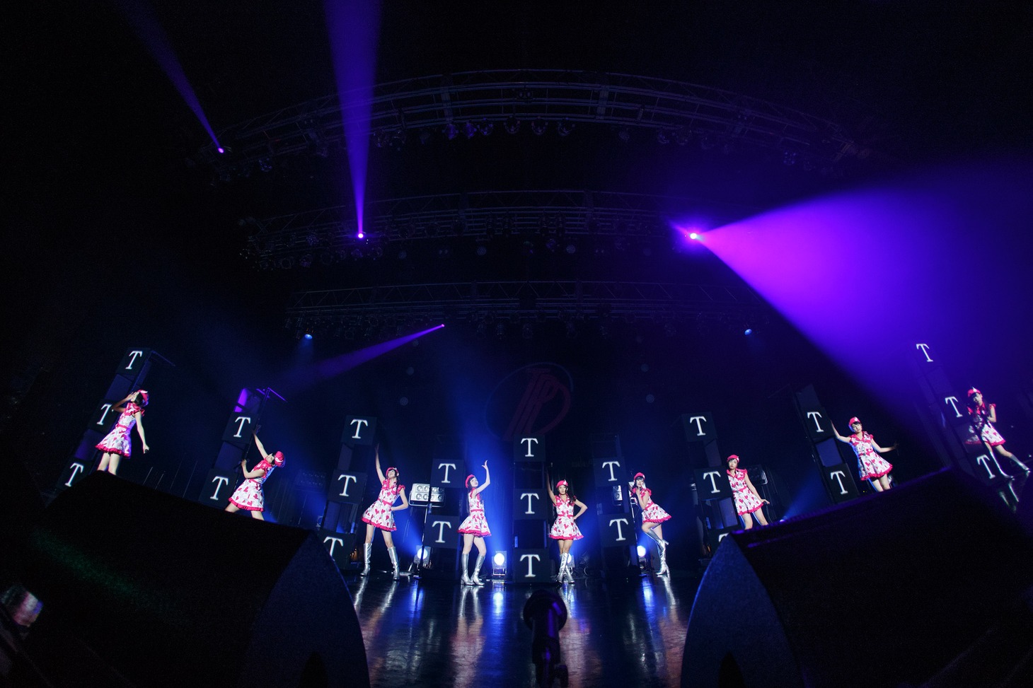 「東京パフォーマンスドール ZEPP TOUR 2014秋 ～DANCE SUMMIT“1×0”ver2.0～」の様子。