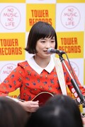 タワーレコード渋谷店で歌う大原櫻子。