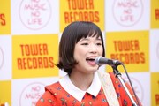 タワーレコード渋谷店で歌う大原櫻子。