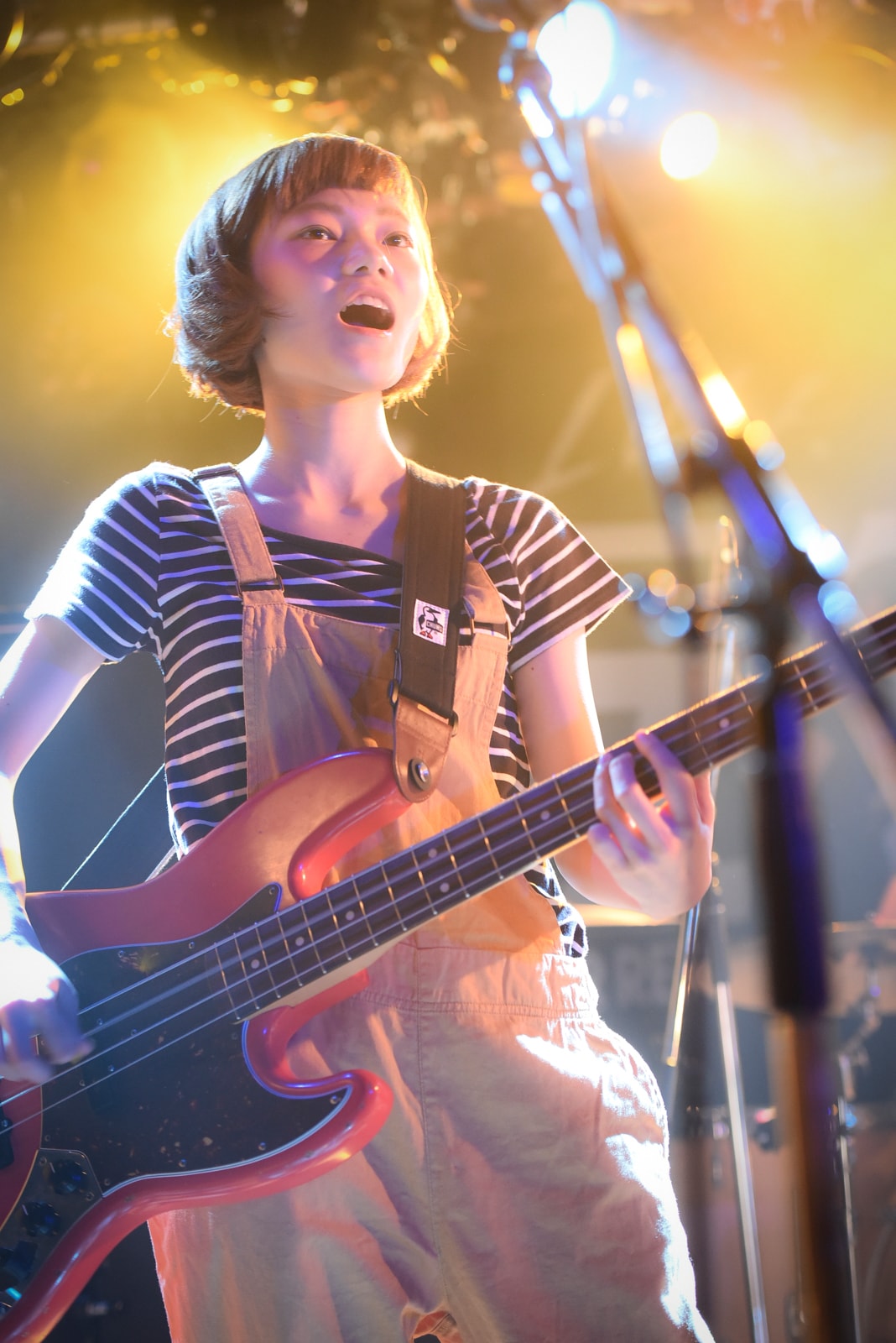 松岡彩（B / SHISHAMO）（撮影：釘野孝宏）