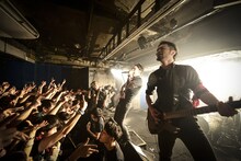 SiMのライブの様子。（撮影：釘野孝宏）