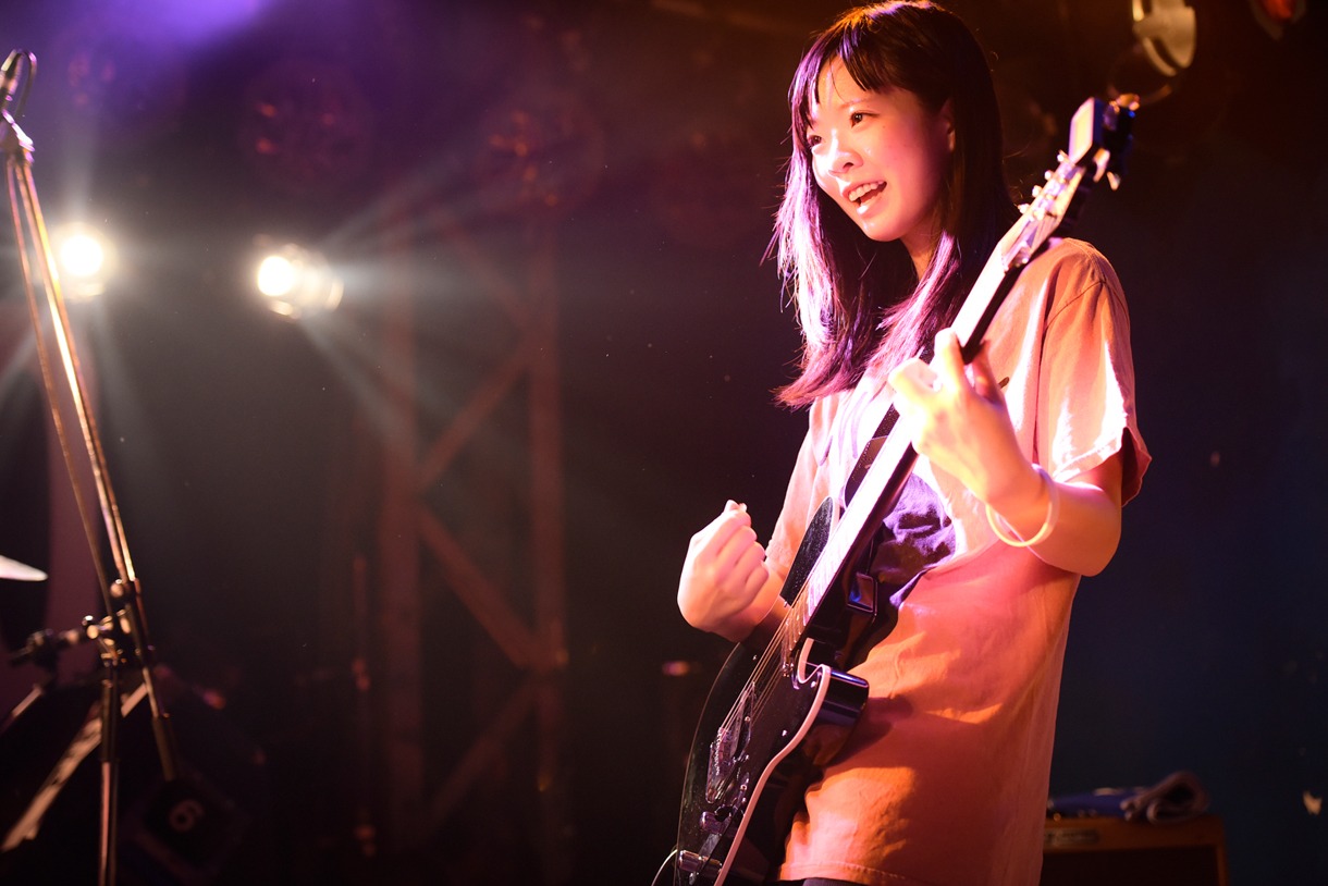 宮崎朝子（G, Vo / SHISHAMO）（撮影：釘野孝宏）