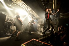 SiMのライブの様子。（撮影：釘野孝宏）