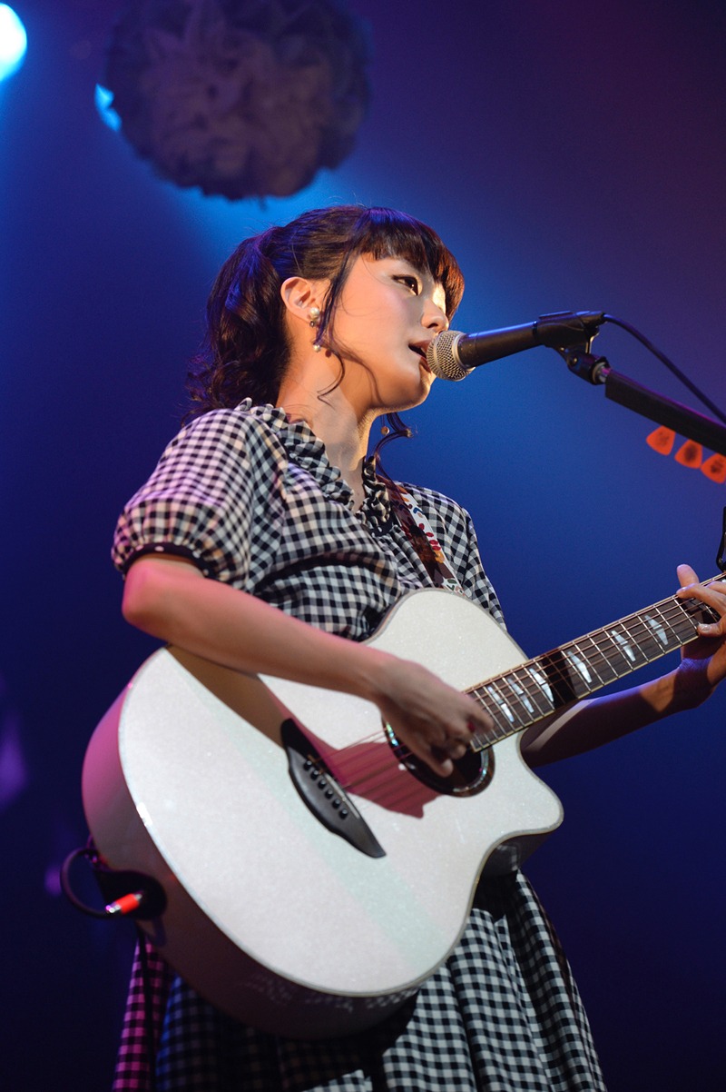 11月27日の東京・TSUTAYA O-EAST公演「吉澤嘉代子ファーストツアー ～妄想文化祭～」の様子。