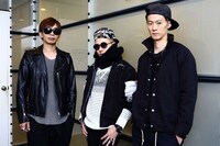 左からDJ Deckstream、VERBAL、Shing02。