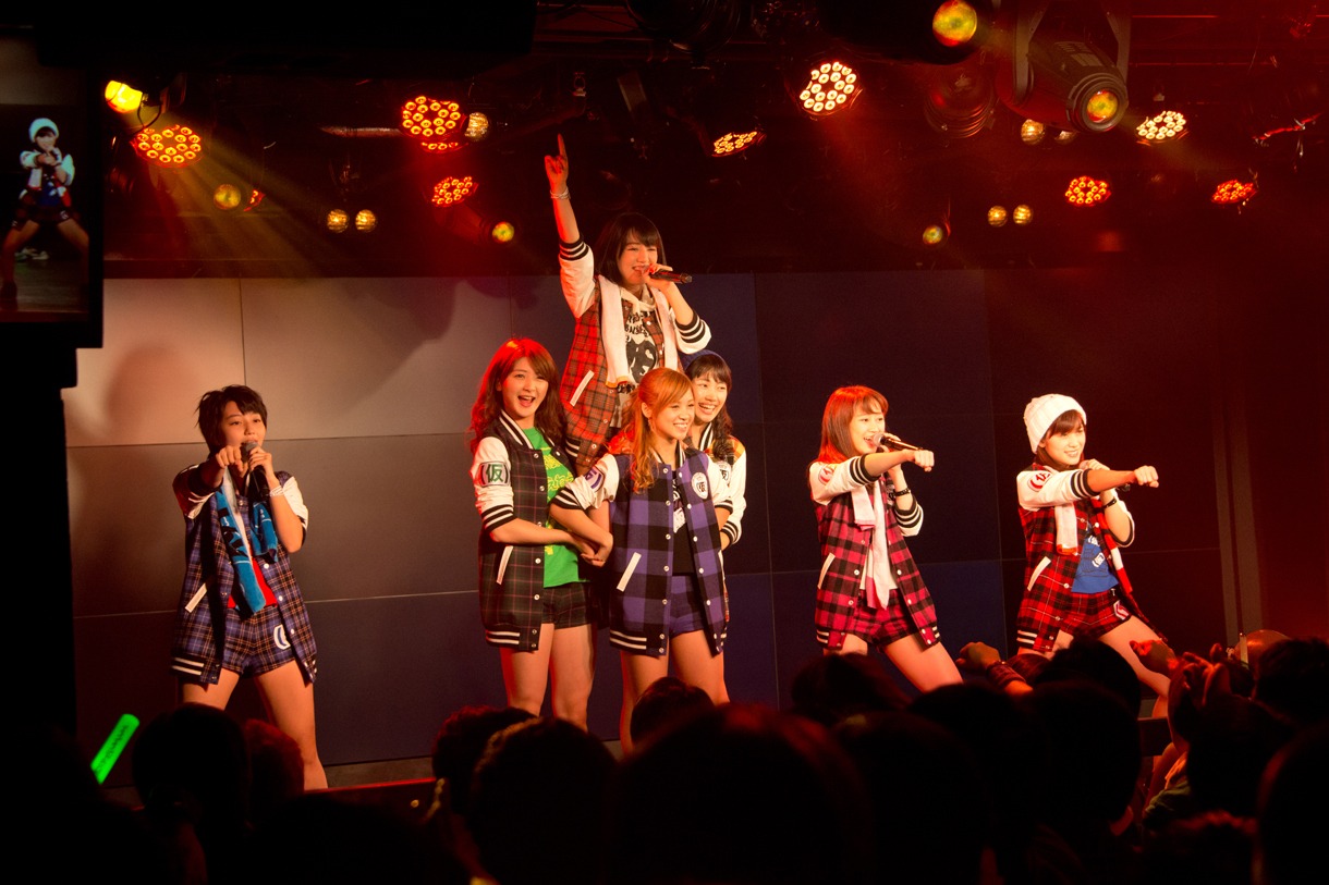 アップアップガールズ（仮）定期公演「森咲樹アフターバースデー公演」の様子。