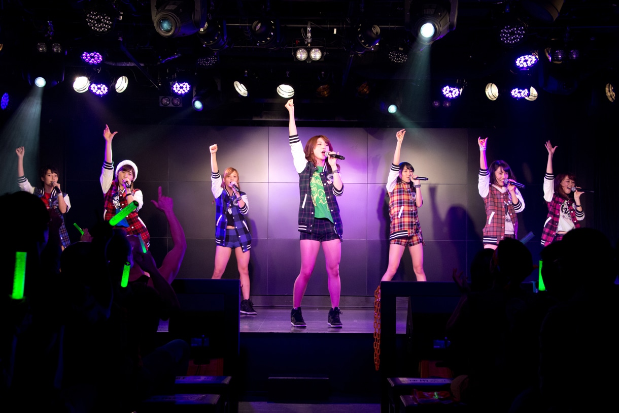アップアップガールズ（仮）定期公演「森咲樹アフターバースデー公演」の様子。