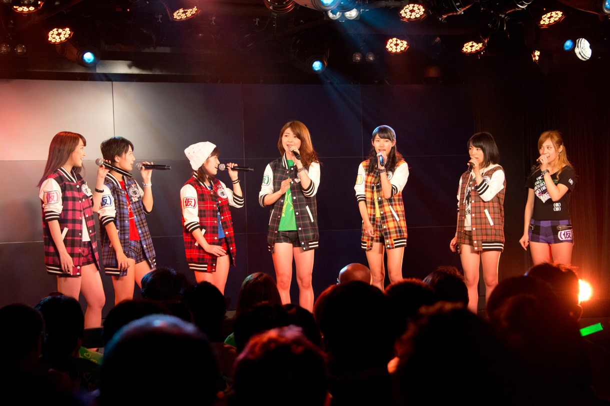 アップアップガールズ（仮）定期公演「森咲樹アフターバースデー公演」の様子。