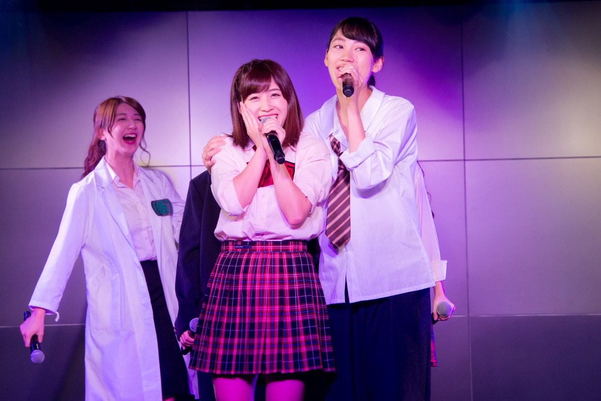 左から仙石みなみ、佐保明梨。