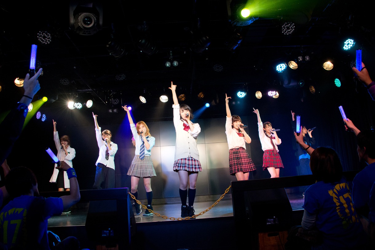アップアップガールズ（仮）定期公演「新井愛瞳バースデー公演」の様子。