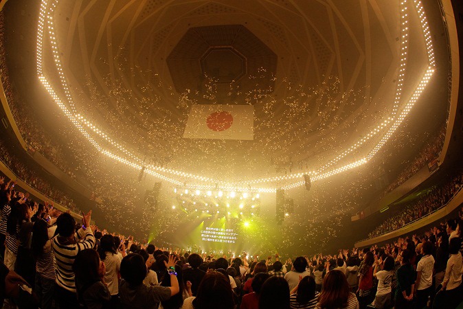フジファブリック「10th anniversary LIVE at 武道館 2014」の様子。（撮影：河本悠貴）
