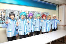 ローソンの「L」を手で表現する超特急。