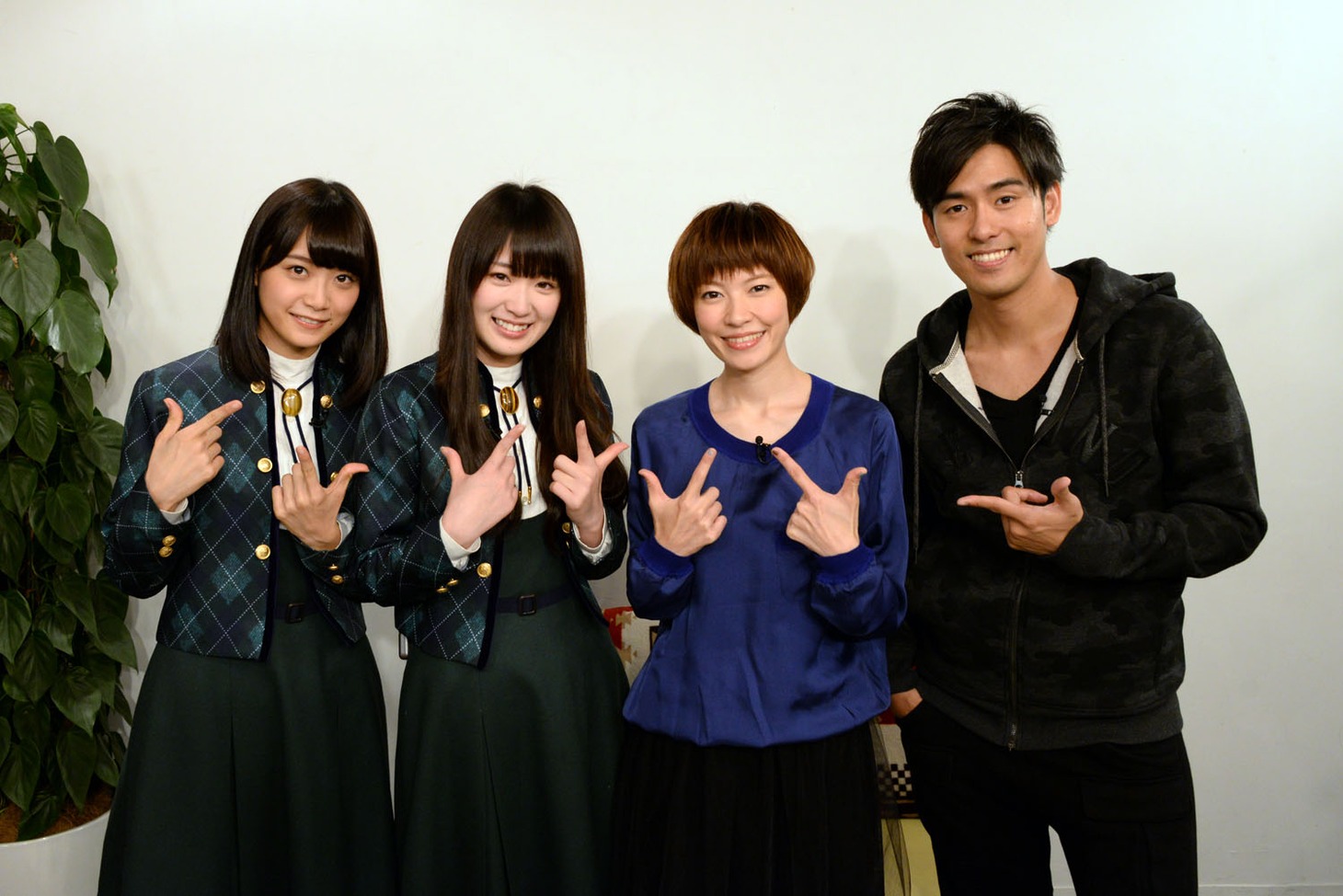 左から深川麻衣、高山一実、住岡梨奈、K。