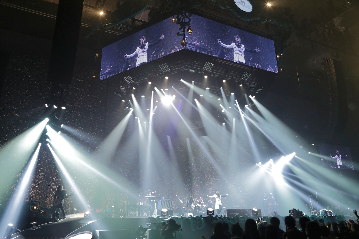 GLAY「GLAY ARENA TOUR 2014-2015 Miracle Music Hunt」11月29日の静岡・エコパアリーナ公演の様子。
