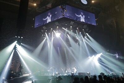 今週の人気画像2位は「GLAY流ロックショー、“最高の初日”からスタート」より、GLAY「GLAY ARENA TOUR 2014-2015 Miracle Music Hunt」11月29日の静岡・エコパアリーナ公演の様子。