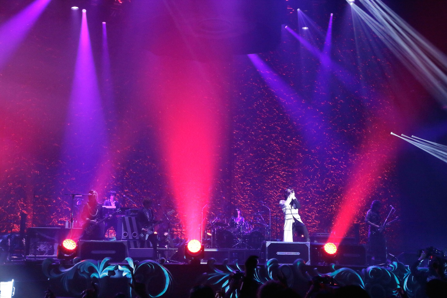 GLAY「GLAY ARENA TOUR 2014-2015 Miracle Music Hunt」11月29日の静岡・エコパアリーナ公演の様子。