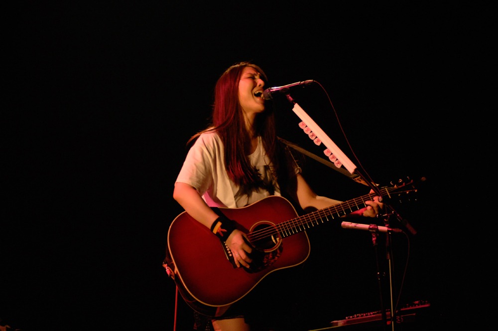 阿部真央「あべまにあ限定イベント2014＠東京・大阪」東京・六本木ブルーシアター公演の様子。