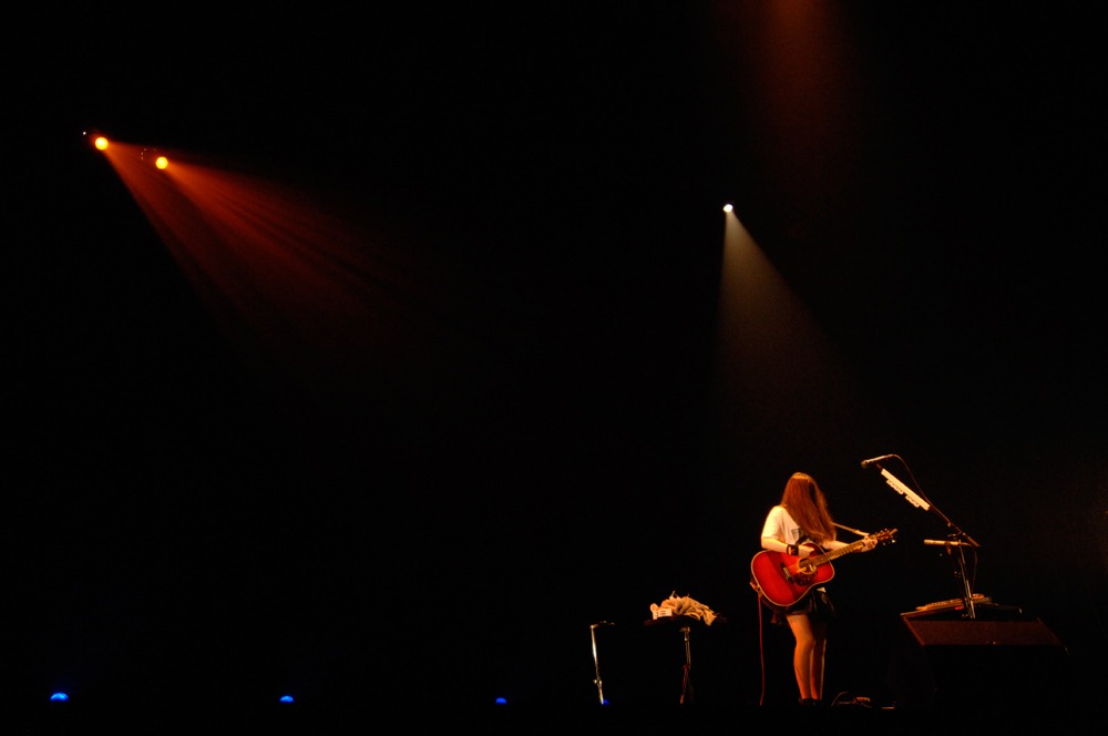 阿部真央「あべまにあ限定イベント2014＠東京・大阪」東京・六本木ブルーシアター公演の様子。