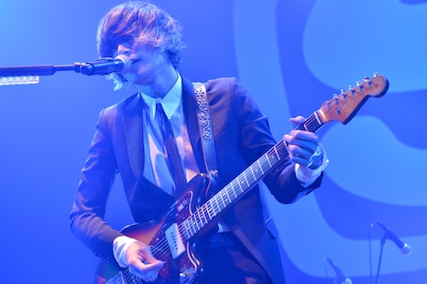 「SPACE SHOWER TV 開局25周年記念感謝祭 "NEW WORLDS, NEW PASSIONS." supported by uP!!!」での[Alexandros]のライブの様子。