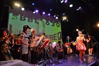 星野みちるとWACK WACK RHYTHM BAND。