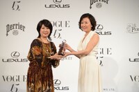 左から「VOGUE JAPAN」渡辺三津子編集長、中園ミホ。