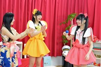 左から鈴木友梨耶、田尻あやめ、高橋優里花。