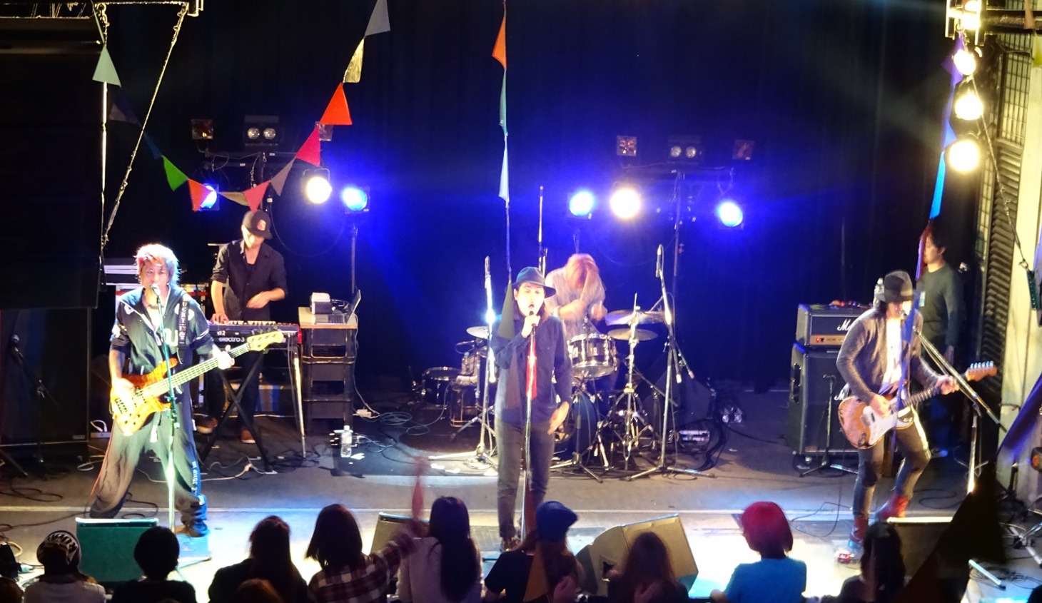 Derailersのライブの様子。