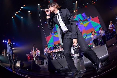 「SPACE SHOWER TV 開局25周年記念感謝祭 "NEW WORLDS, NEW PASSIONS." supported by uP!!!」The Shower Clubのライブの様子。