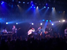 石崎ひゅーいTOUR2014「石崎ウォーズ ～シンガーソングライターの逆襲～」の様子。