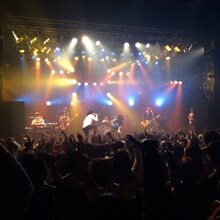 石崎ひゅーいTOUR2014「石崎ウォーズ ～シンガーソングライターの逆襲～」の様子。