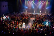 「アップアップガールズ（仮）ライブハウスツアー2014 ハイスパートキングダム」の様子。